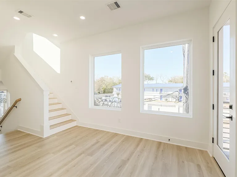 8315 Brecha Ln — Photo 11