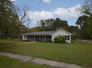 540 Pinckney St, Mc Clellanville, SC 29458