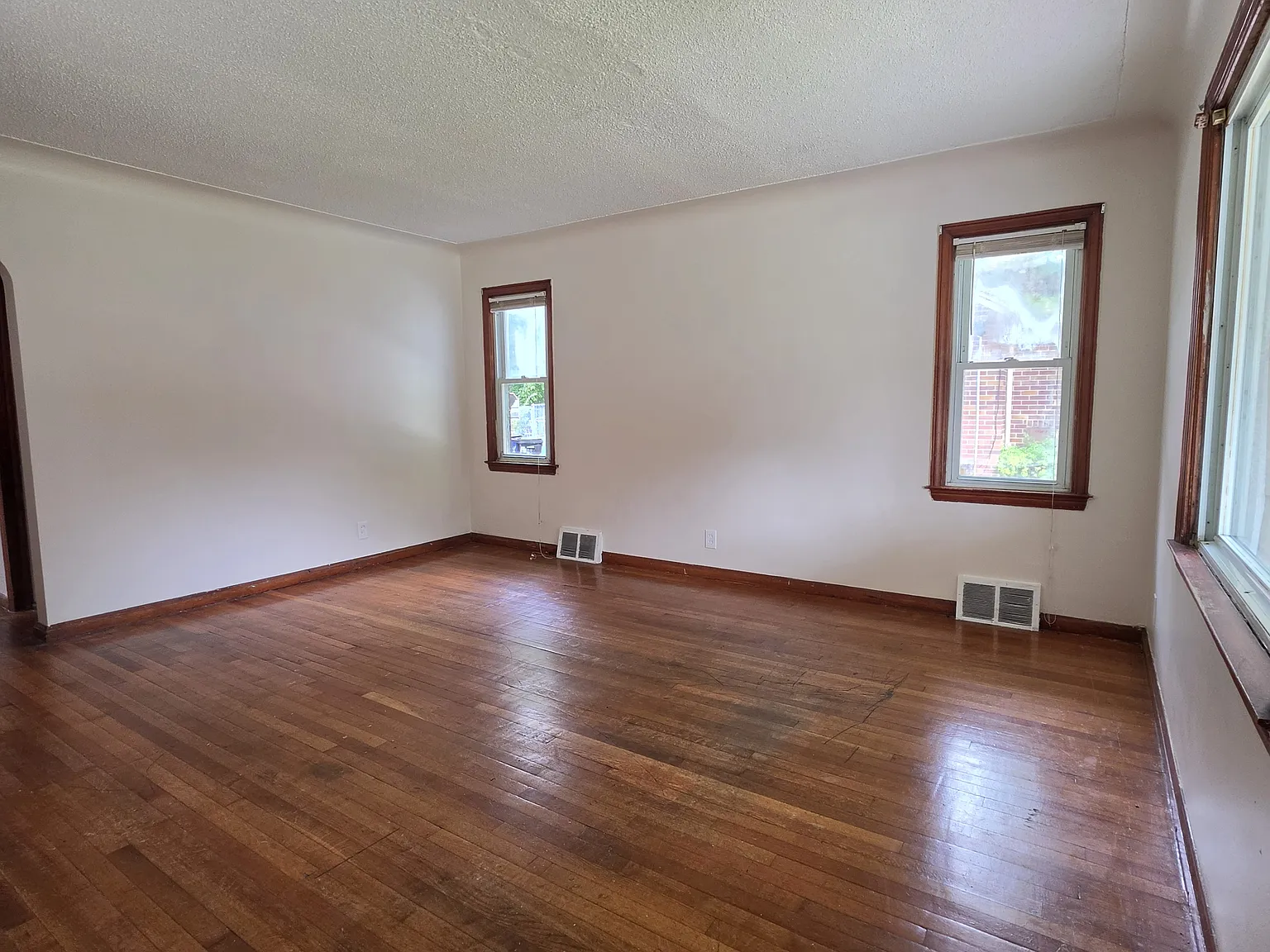 3 bed, 1432 sqft, $1,700 — Photo 2