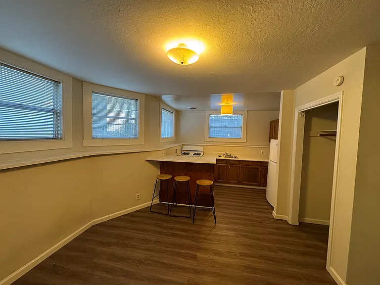 390 Grand Ave #13 — Photo 2