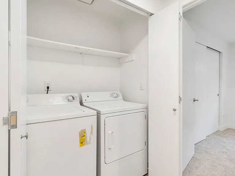Oak Park Apartments — Photo 11