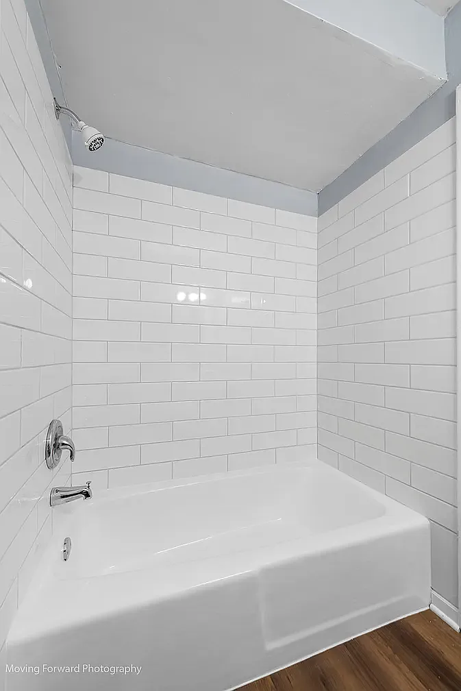 3 bed, 1084 sqft, $2,400 — Photo 1