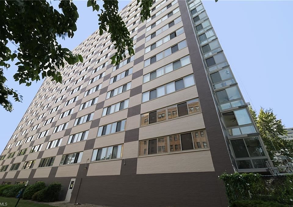 1st image of 12520 Edgewater Dr APT 305