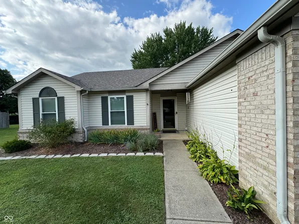 217 Pineview Dr, Mooresville, IN 46158