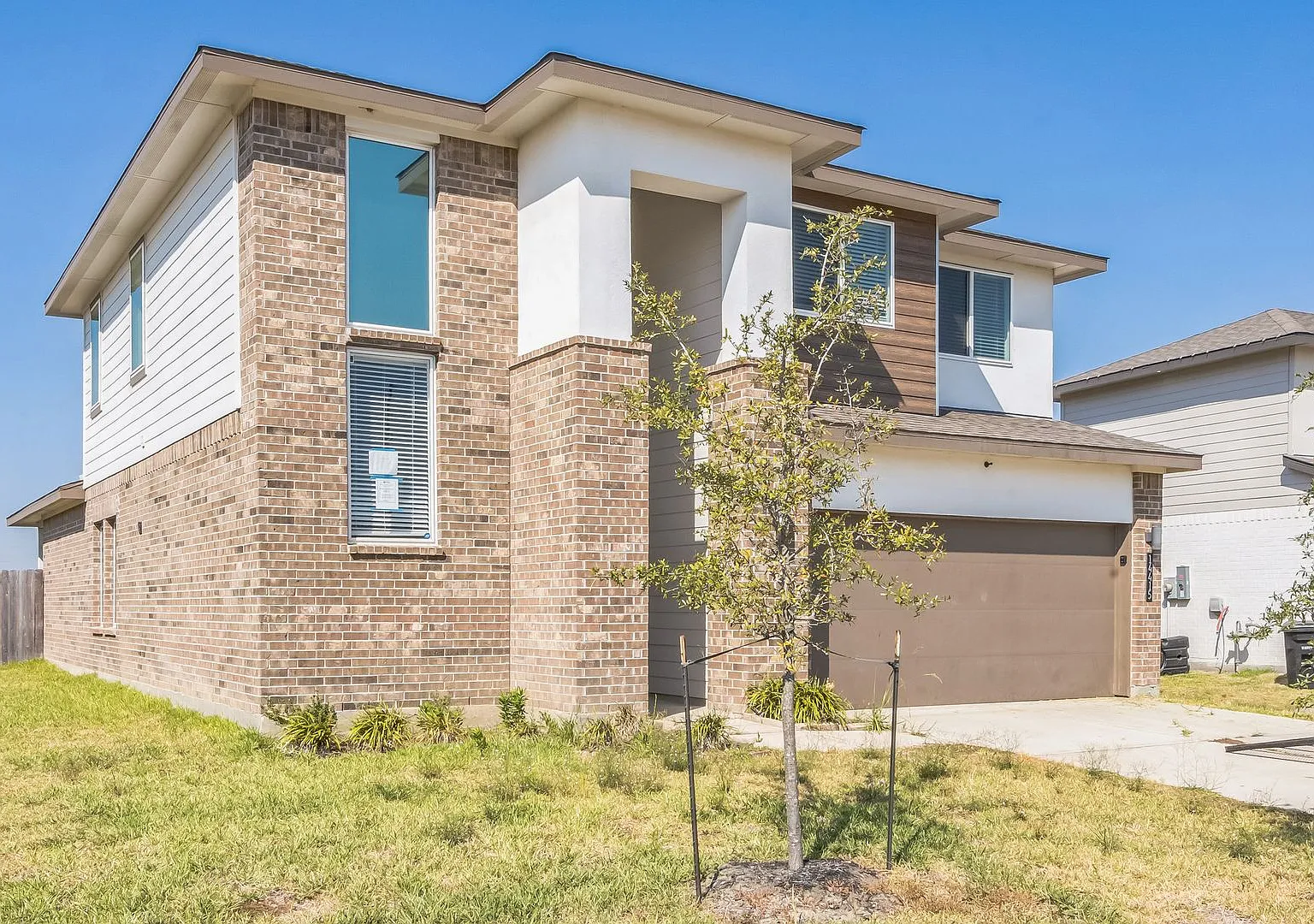 Like-New 4-Bedroom Home in Barbers Hill ISD No Rear Neighbors! — Photo 2