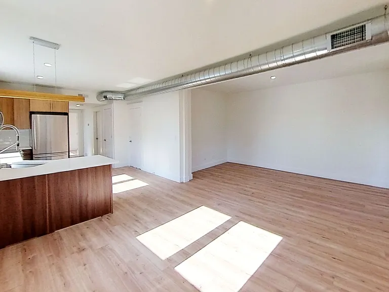 561 N Center St — Photo 13