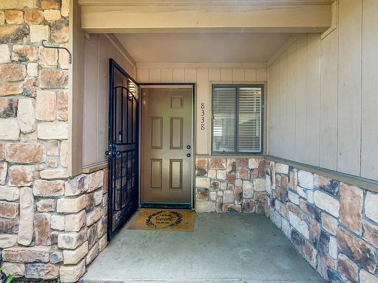 8338 Willow Tree Way — Photo 9