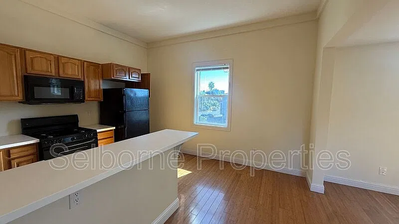 1 bed, 1.0 bath, 695 sqft, $1,825 — Photo 3