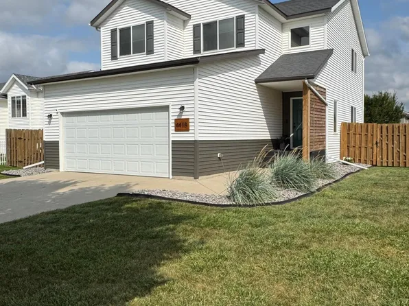 4418 50th St S, Fargo, ND 58104