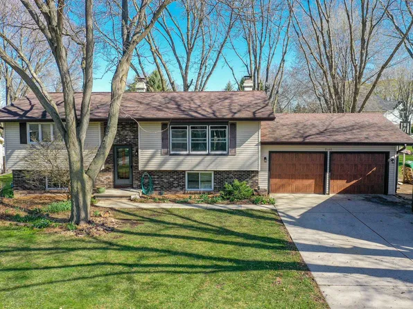 5148 Village Rd, Butte Des Morts, WI 54927