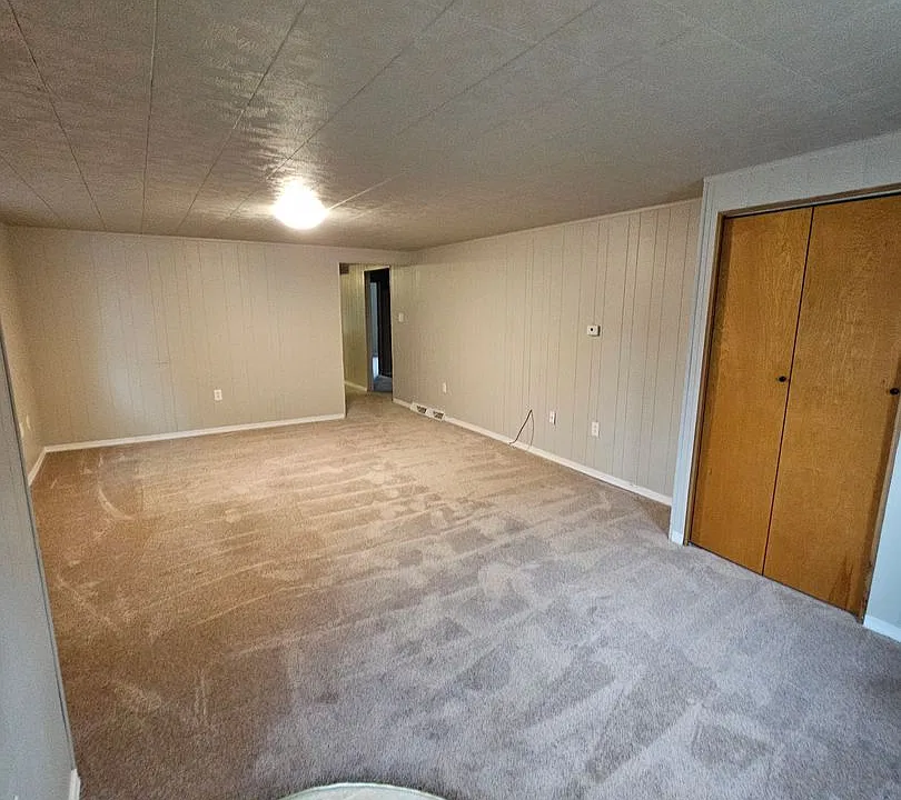 64 Race St