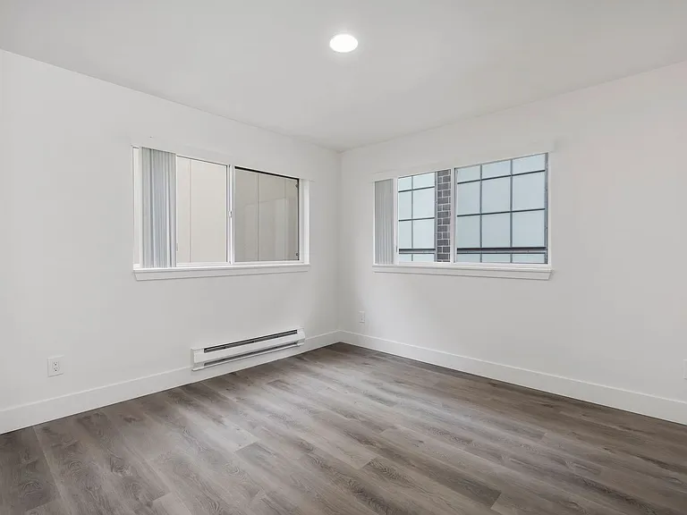 1022 N 192nd St — Photo 32