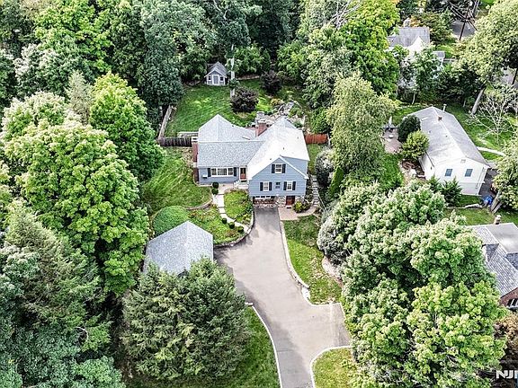 4th image of 497 W Saddle River Road