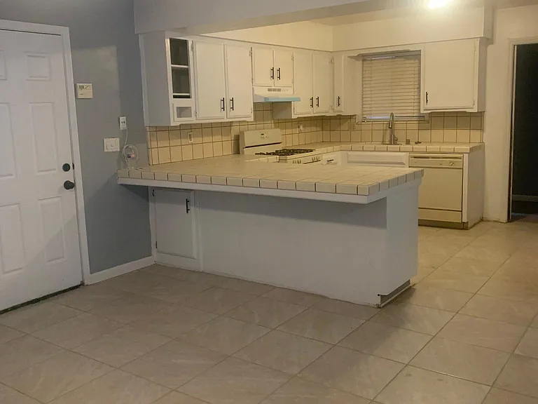 1730 S Demaree St — Photo 6