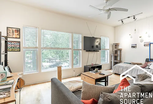 1409 N Wicker Park Ave Photo 1