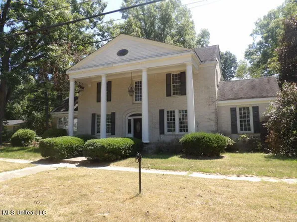 217 E Tate St, Senatobia, MS 38668