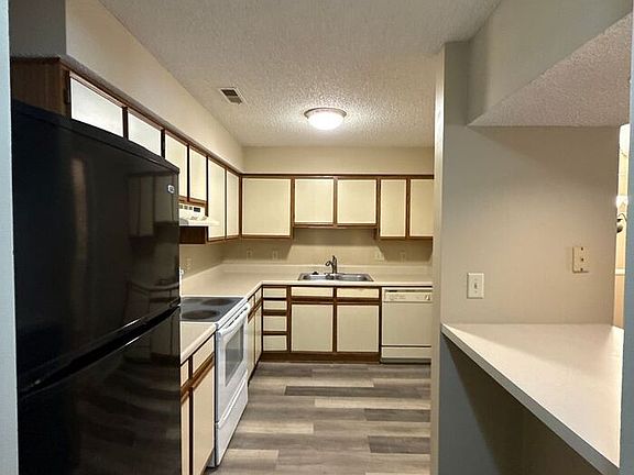 5th image of 1021 Churchill Downs Ct APT C