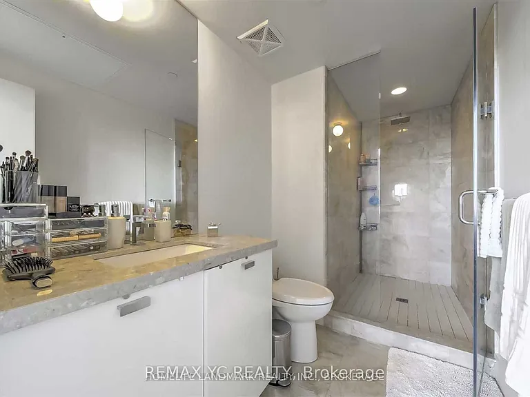 32 Davenport Rd #2306 — Photo 14