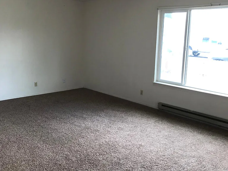 1141 Washington St N — Photo 1