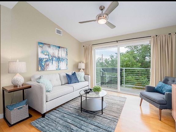 2nd image of 2999 Lawrence St #303