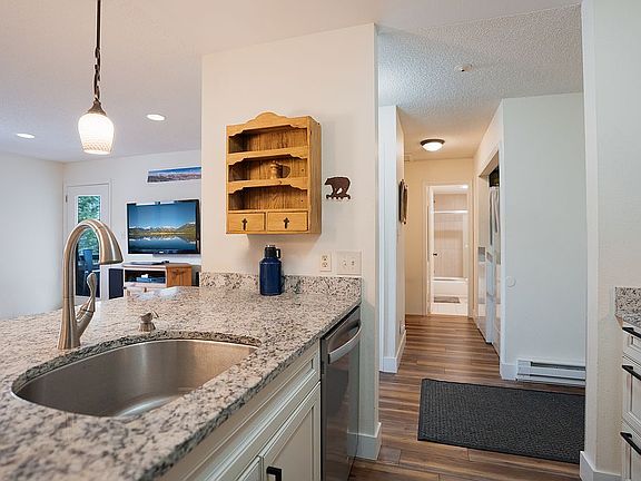 5th image of 1001 Grandview Dr #17