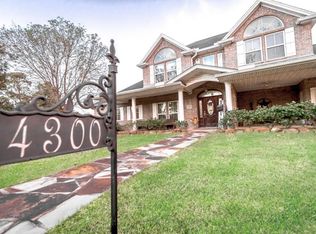 4300 McKinley Ave, Groves, TX 77619