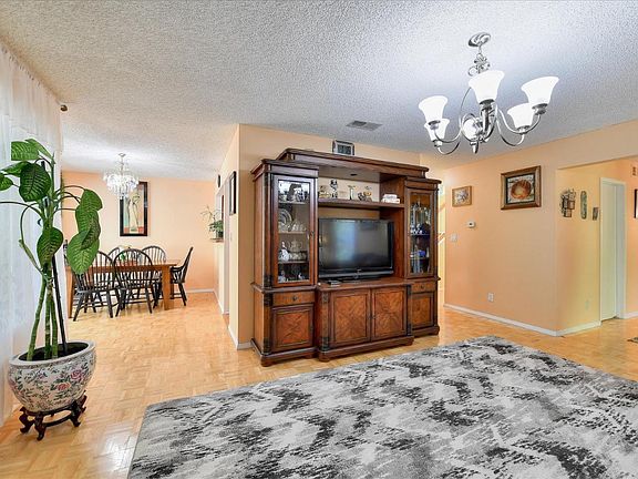 2nd image of 2120 Oak Creek Pl