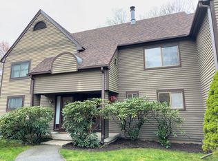 10 Tanager Cir #10, Tariffville, CT 06081