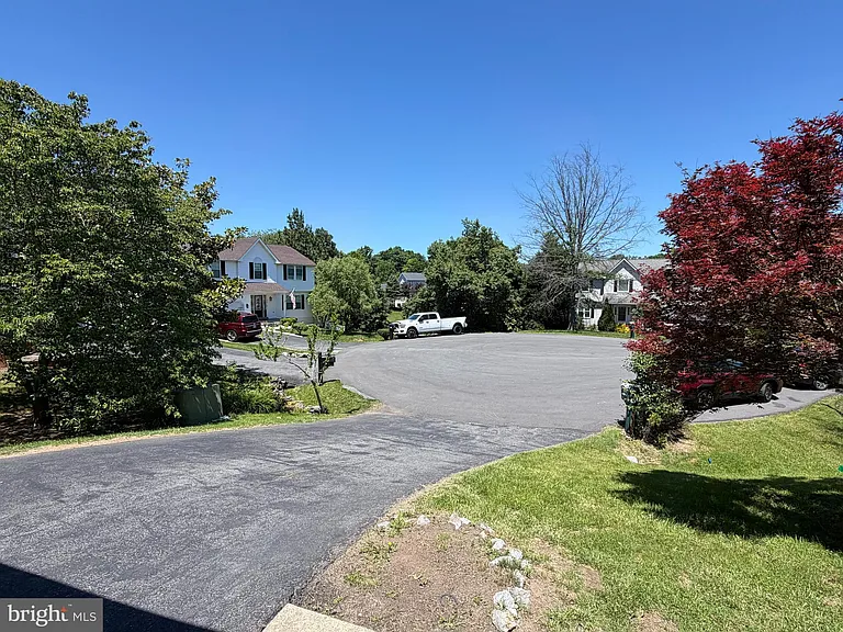 407 Tamarack Cir — Photo 3