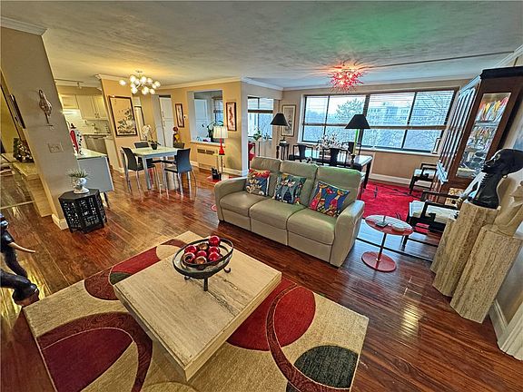 5th image of 2505 East Ave APT 504