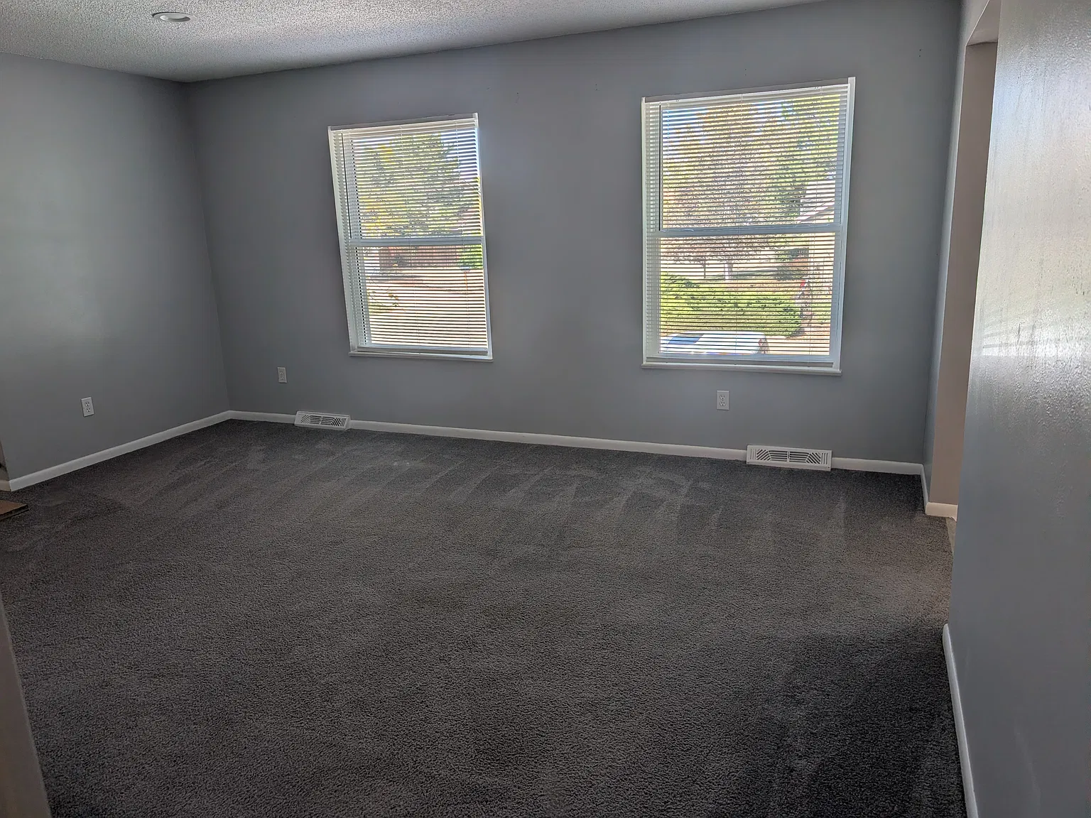 4 bed, 1900 sqft, $3,100 — Photo 2