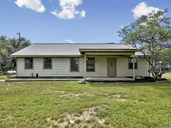 113 Avenue Q, Johnson City, TX 78636