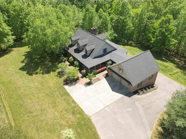 305 Country Oaks Dr, Nitro, WV 25143