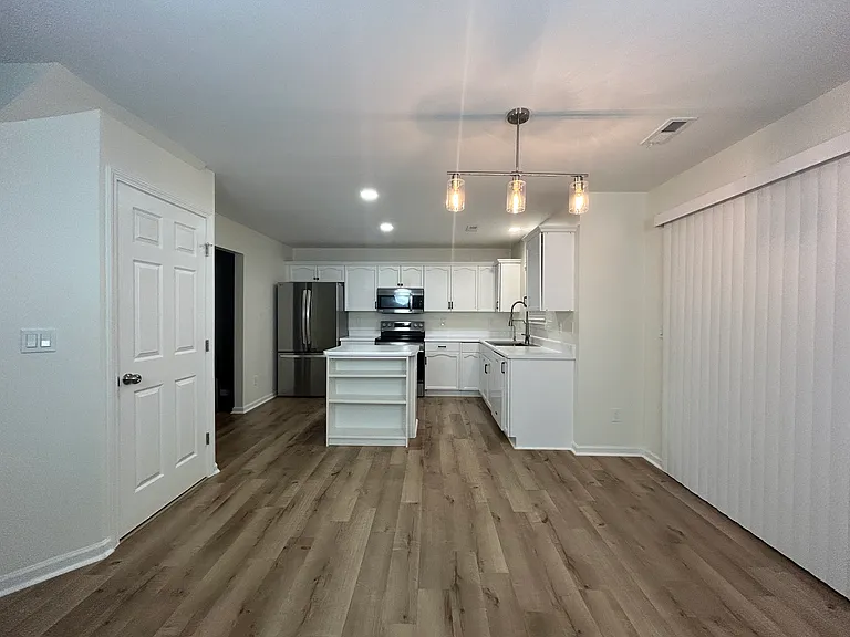 4015 Lake Charles Way — Photo 5