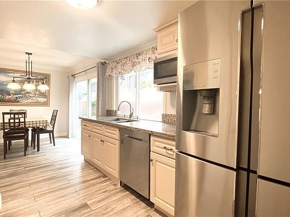 5th image of 1134 W Huntington Dr Unit 4