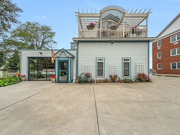 4th image of 1259 Lakeshore Dr