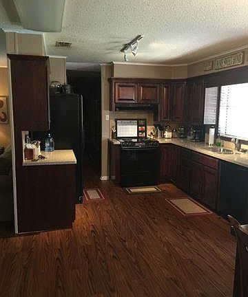 2nd image of 575 Greenbriar Ln