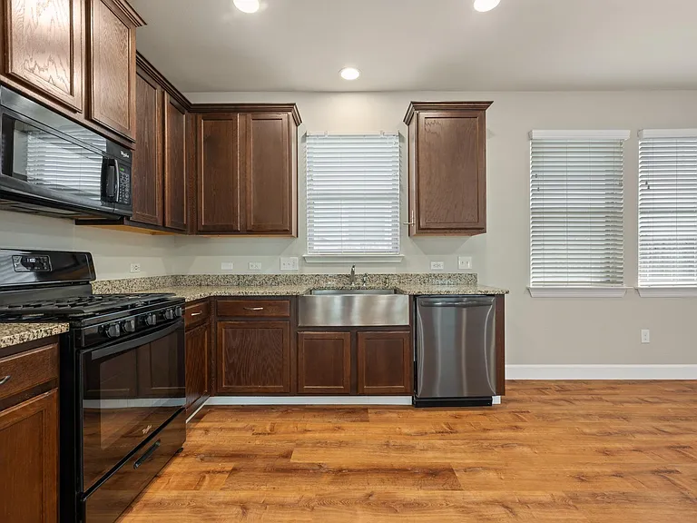 374 Triumph Rd — Photo 8