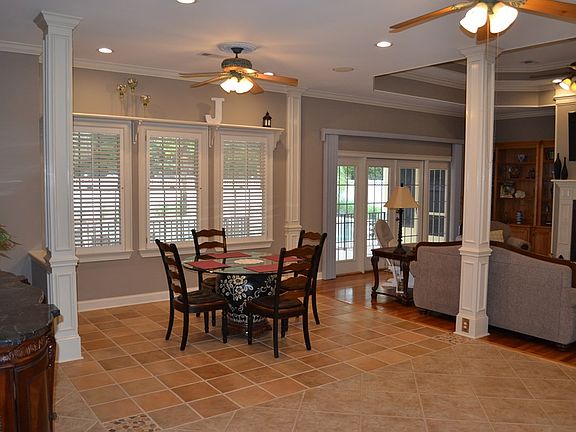 3rd image of 123 Larkspur Dr