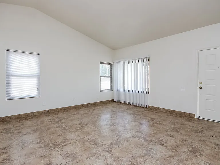 378 S Galaxy Dr — Photo 2