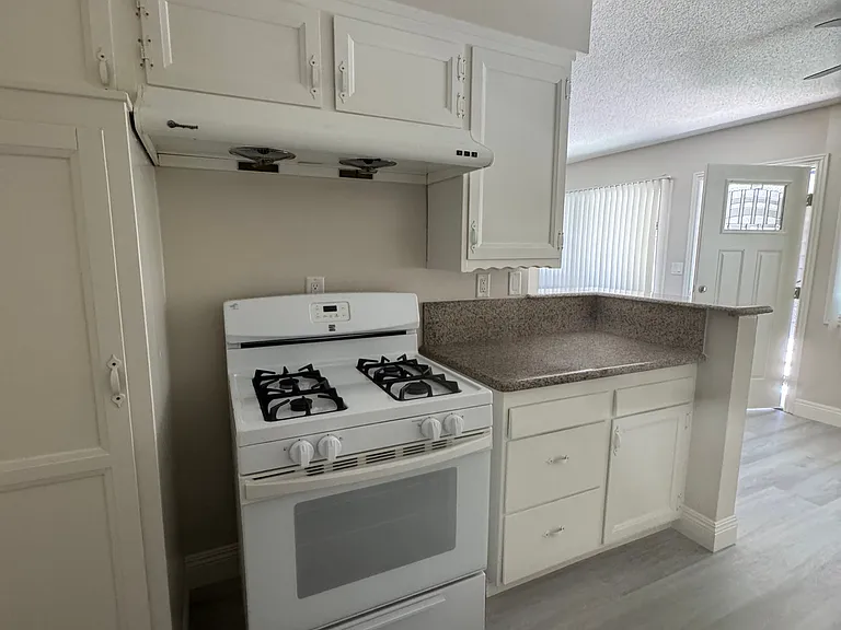 1605 W Shorb St #B — Photo 4