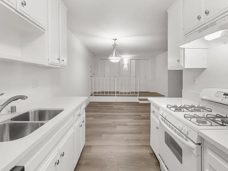 1419 S Bentley Ave #105 — Photo 6