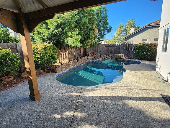 3rd image of 5013 Bradford Dr