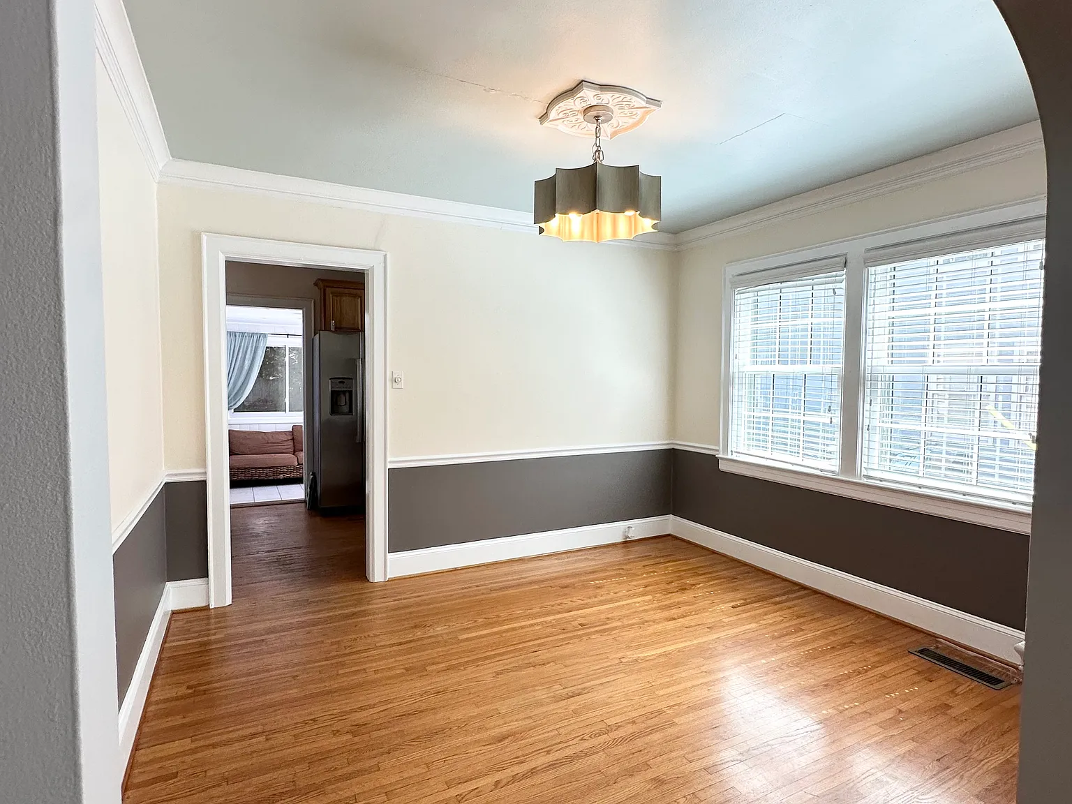 3 bed, 2300 sqft, $4,500 — Photo 3