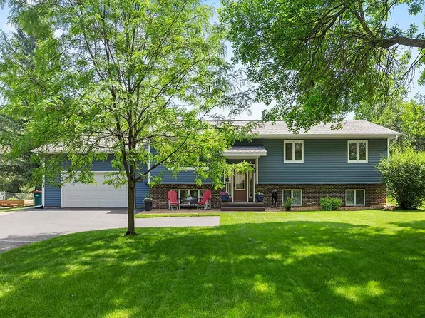 806 Grandview Dr, Hudson, WI 54016