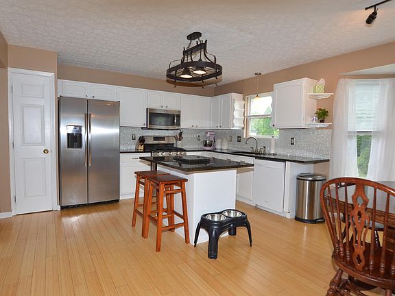 4th image of 2351 Hetter St