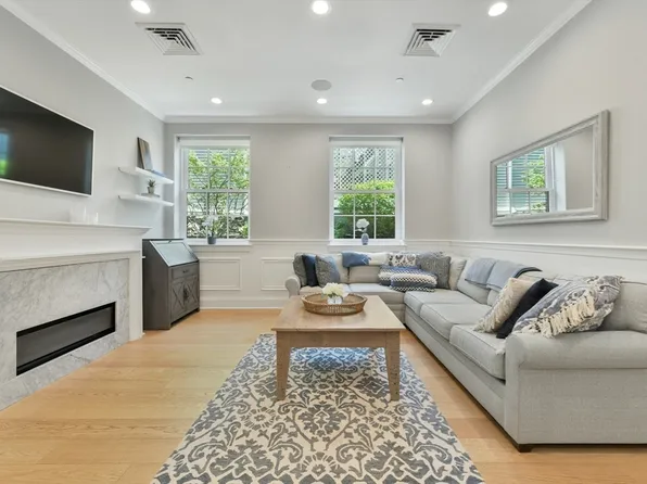 380 Bunker Hill St #104, Charlestown, MA 02129