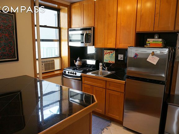 3rd image of 205 W 10th St APT 6D