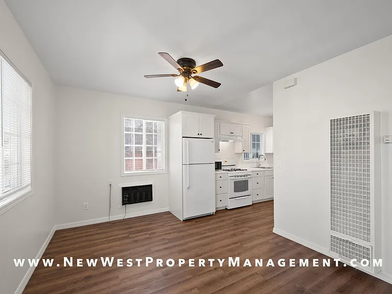1043 Sampson St #A — Photo 5