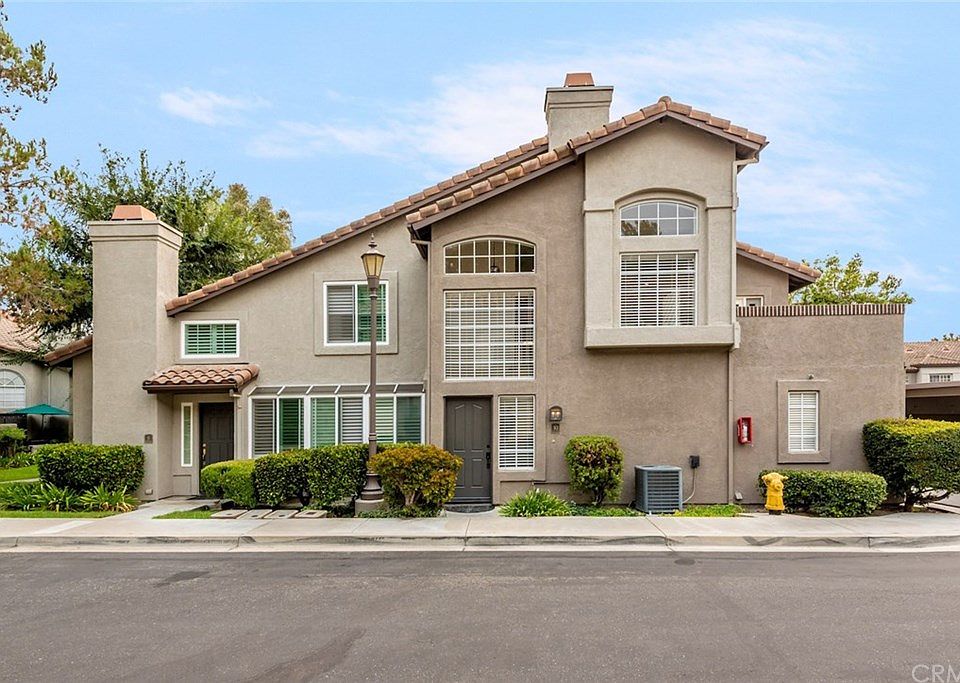 1st image of 10 Tamarac Pl